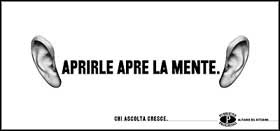 Questo manifesto appartiene all'ultima campagna di Pubblicità e Progresso che ha scelto di affrontare il tema dell'ascolto, come disposizione indispensabile per ampliare i propri orizzonti e capire le esigenze dell'altro